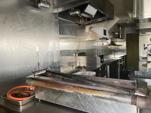 焼鳥・焼きとんの居抜き物件の厨房