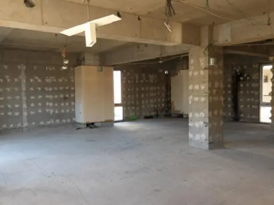 喜多見のスケルトン店舗物件の内装