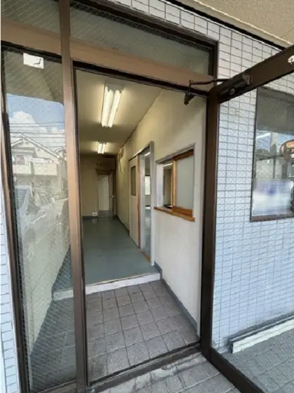 京王片倉の事務所仕様店舗物件の入口