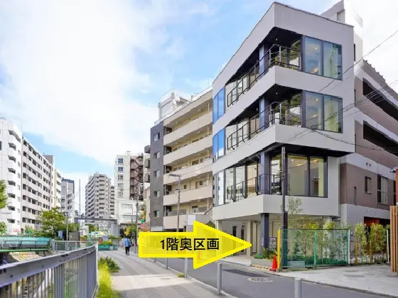 貸店舗(スケルトン)の外観