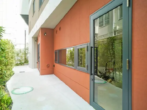 渋谷のスケルトン物件の入口