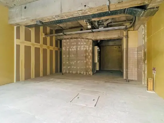 貸店舗(スケルトン)の内装