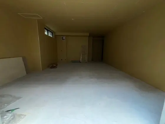 平井のスケルトン店舗物件の内装