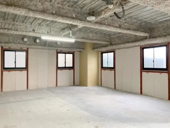 六本木のスケルトン店舗物件の内装