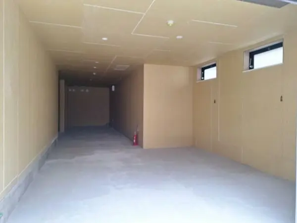 南千住のスケルトン店舗物件の内装