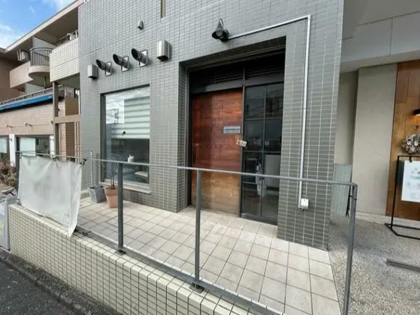 ダイニングバーの居抜き物件のエントランス