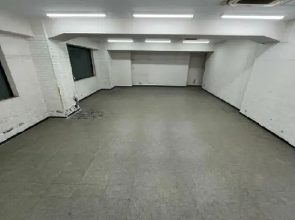 東京のスケルトン店舗物件の内装