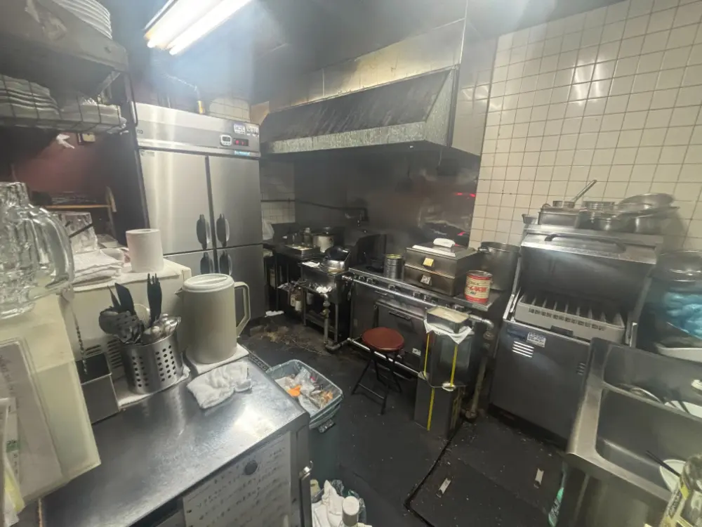 中華料理の居抜き物件の厨房