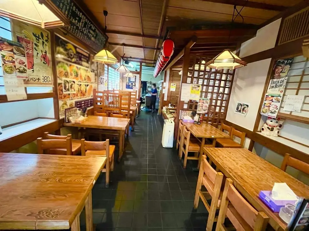 雑色のラーメン居抜きの内装