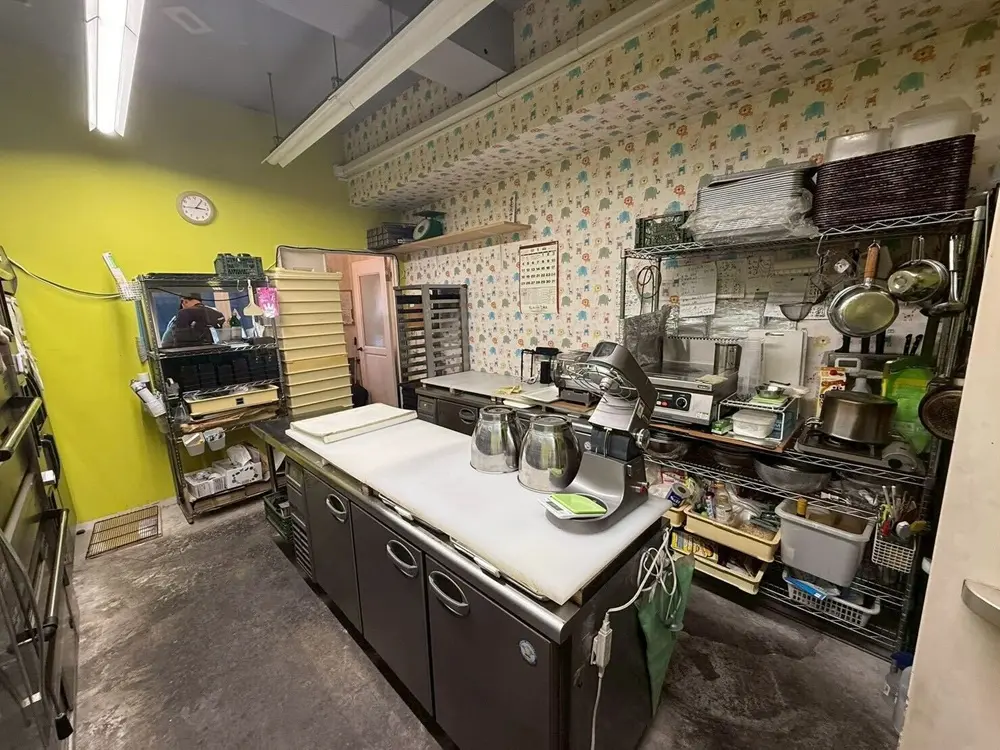 橋本のパン屋居抜きの厨房