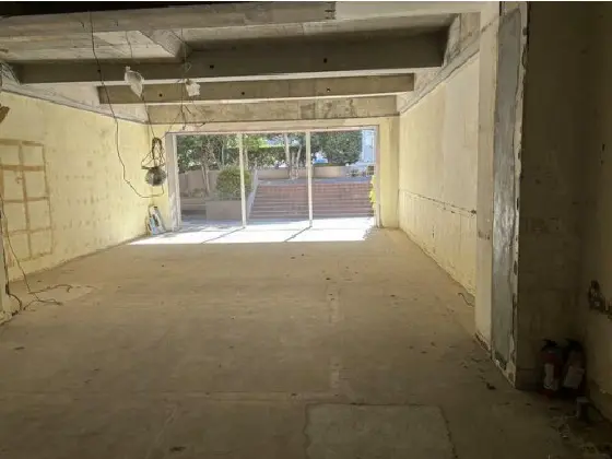 梶が谷のスケルトン店舗物件の内装