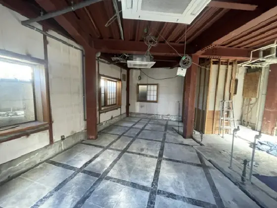 久我山のスケルトン店舗物件の内装