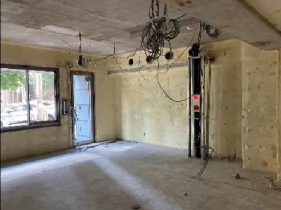 広尾のスケルトン店舗物件の内装