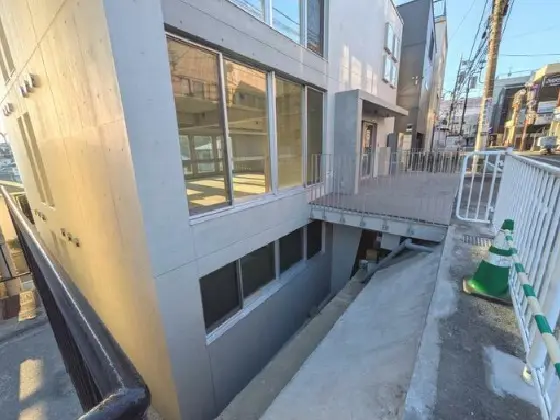 貸店舗(スケルトン)の外観