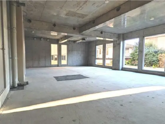 三ツ境のスケルトン店舗物件の内装