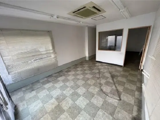 長沼のスケルトン店舗物件の内装