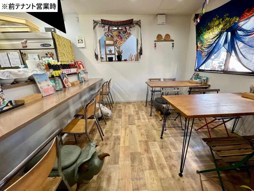 多国籍料理の居抜き物件の内装