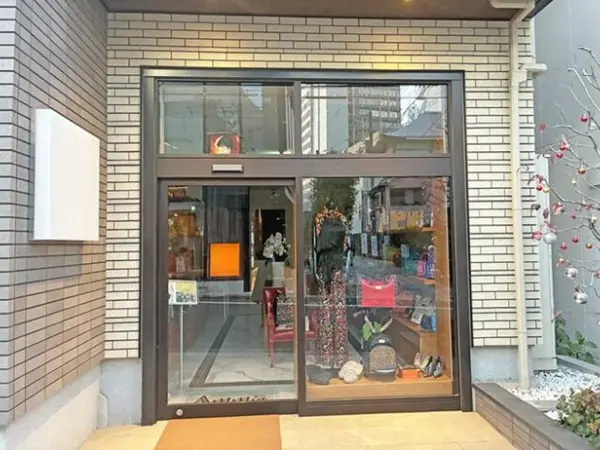 外苑前の居抜き店舗のエントランス