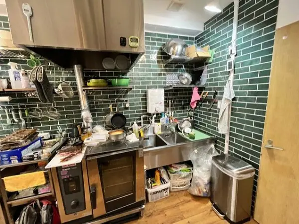 京急鶴見の居抜き店舗の厨房
