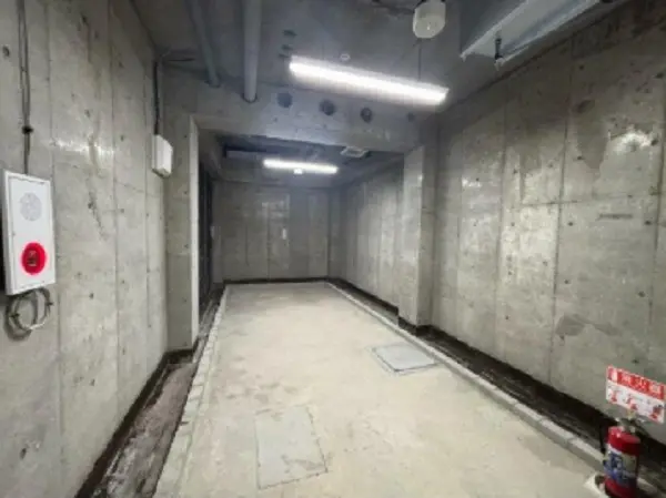 田原町のスケルトン店舗物件の内装