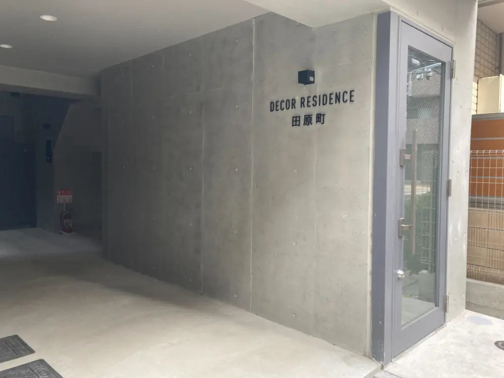 貸店舗(スケルトン)の入口