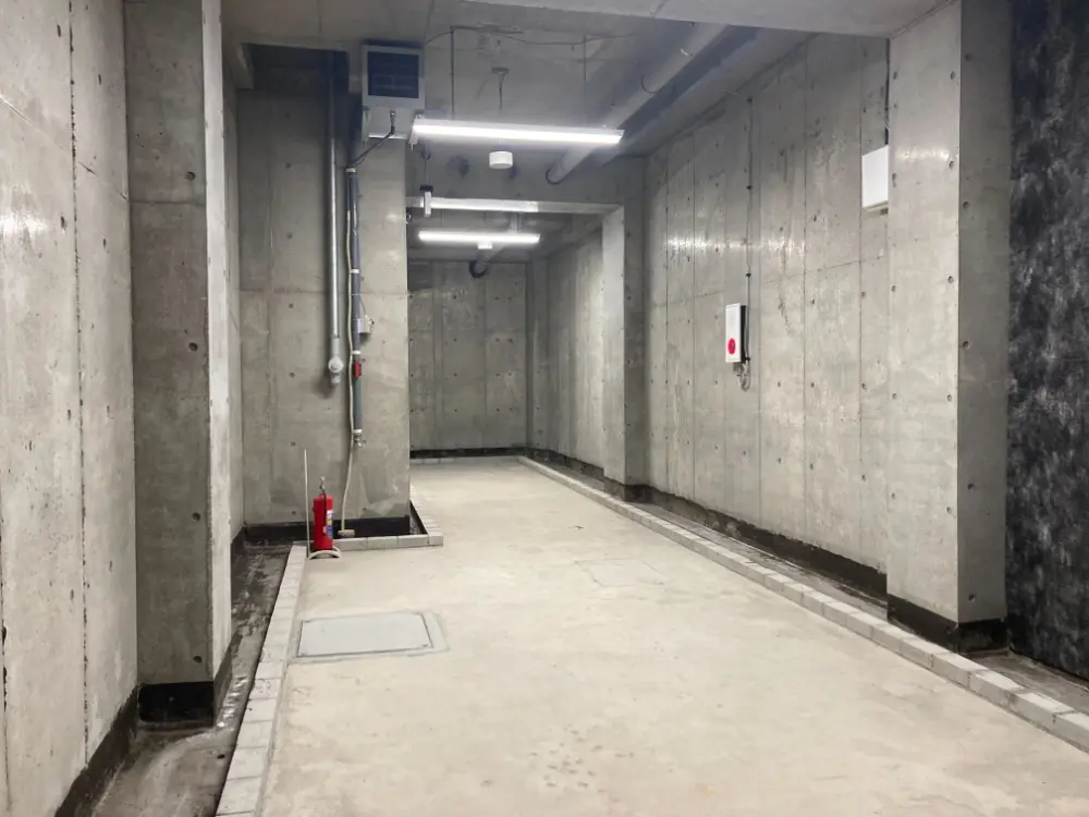 田原町のスケルトン物件の共用部