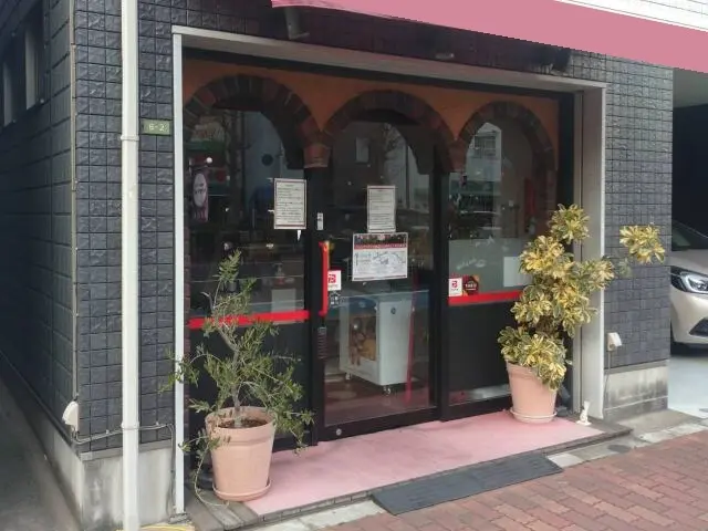 本郷三丁目のスケルトン店舗物件のエントランス