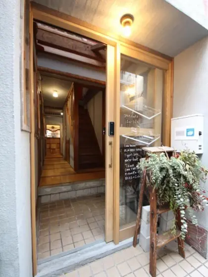 曳舟のカフェ・喫茶店居抜きのエントランス