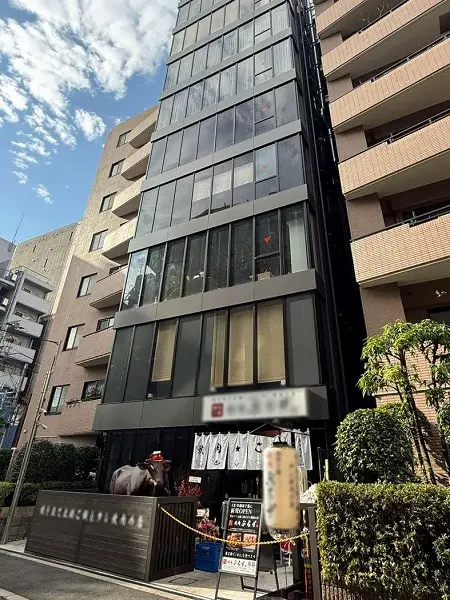 麻布十番のスケルトン店舗物件の外観