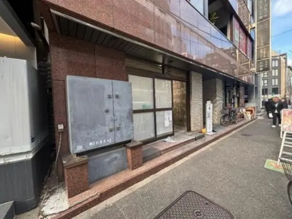 東日本橋のスケルトン店舗物件のエントランス