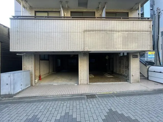 貸店舗(スケルトン)の外観