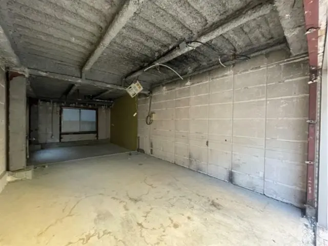 貸店舗(スケルトン)の内装