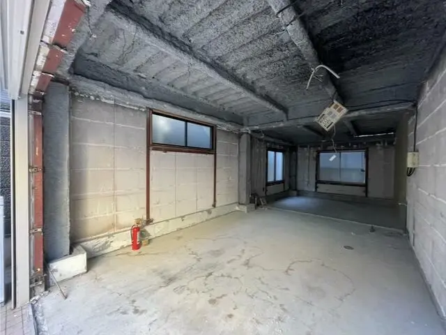 貸店舗(スケルトン)の内装