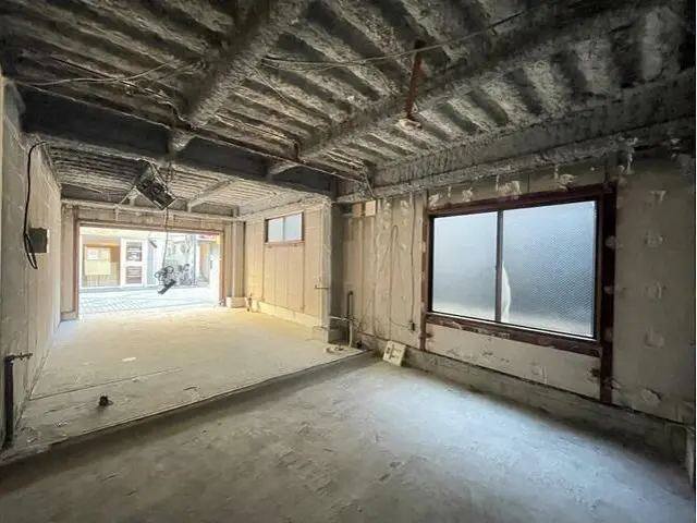 貸店舗(スケルトン)の内装