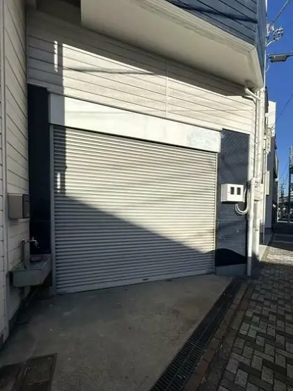 貸店舗(スケルトン)の入口