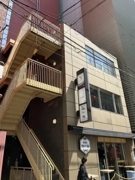 新橋の医院居抜きの外観