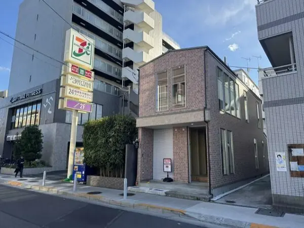 貸店舗(スケルトン)の外観