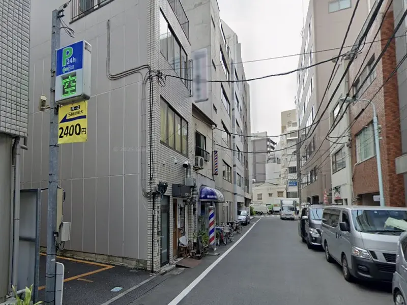 小伝馬町の事務所仕様物件の外観