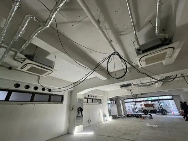 小岩のスケルトン物件の内装