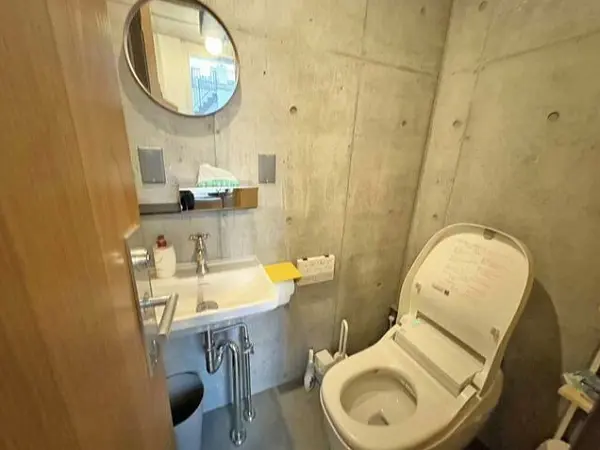 表参道の居抜き店舗のトイレ