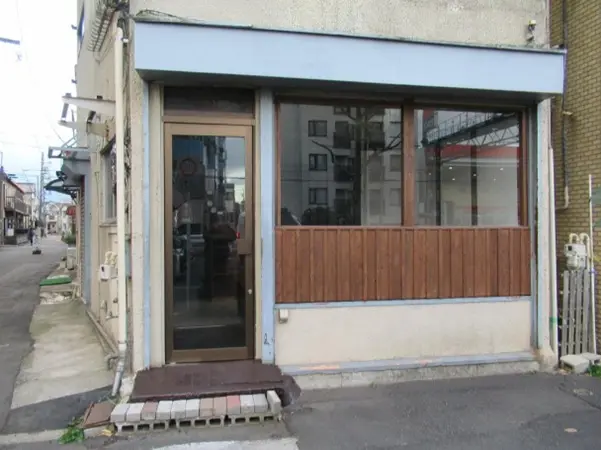 居酒屋の居抜き物件のエントランス
