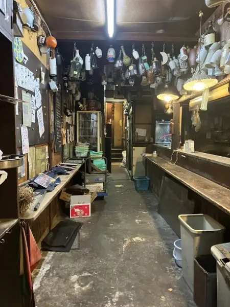 新高円寺の焼鳥・焼きとん居抜きの内装