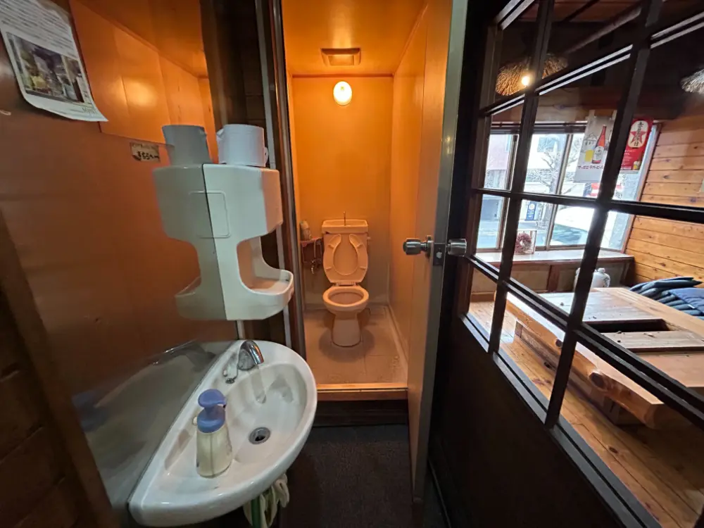 焼鳥・焼きとんの居抜き物件のトイレ