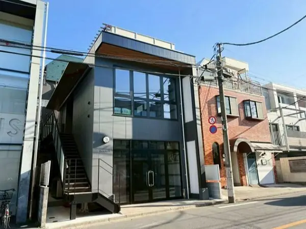 奥沢のスケルトン店舗物件の外観