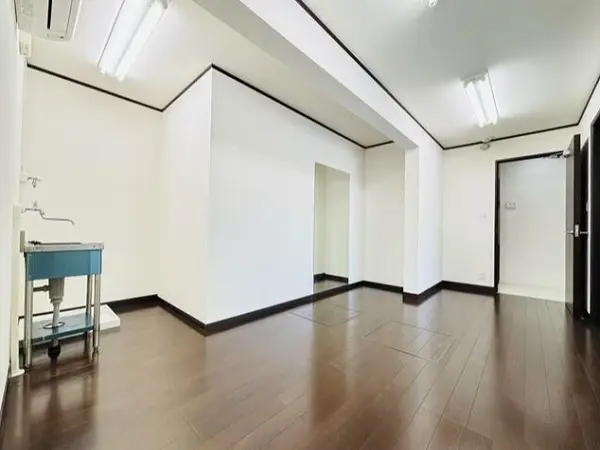 祐天寺の事務所仕様店舗物件の内装