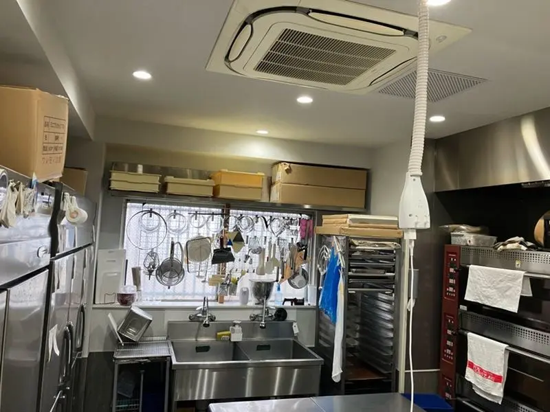 西葛西の居抜き店舗の厨房