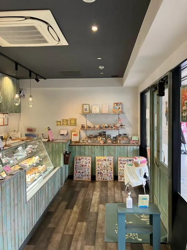 テイクアウトの居抜き物件の内装