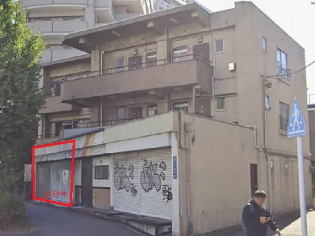 蓮根のスケルトン店舗物件の外観