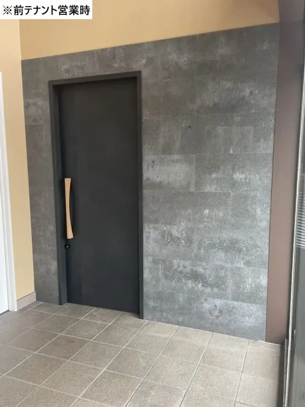 柴崎体育館の韓国料理居抜きのエントランス