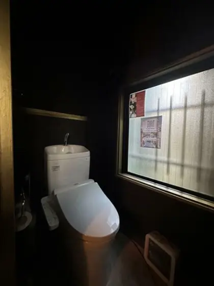 ダイニングバーの居抜き物件のトイレ